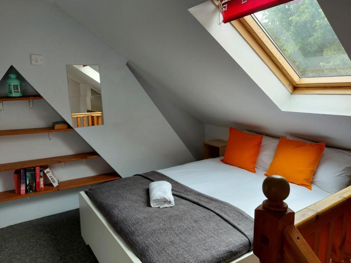 Salisbury House-huku Kwetu Spacious 4 Bedroom House- Sleeps 6 - Luton Town Centre